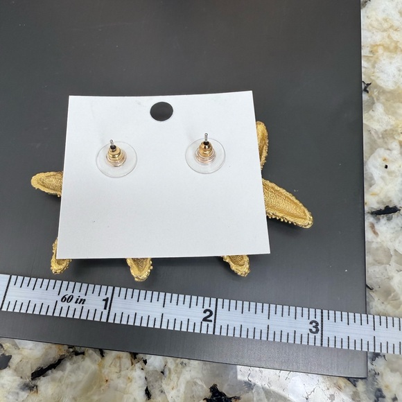 NWT Gold Starfish Ocean Stud Earrings - Picture 4 of 4